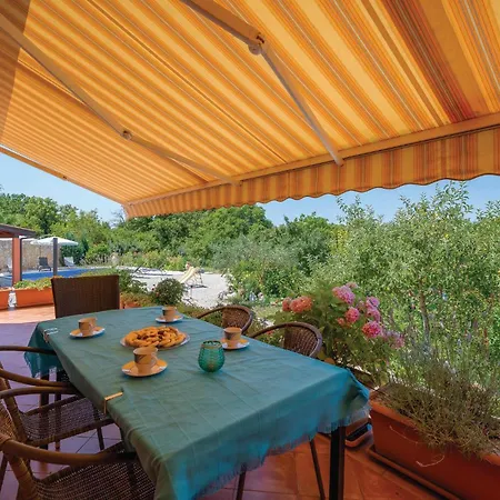 3 Bedroom Awesome In Holiday home