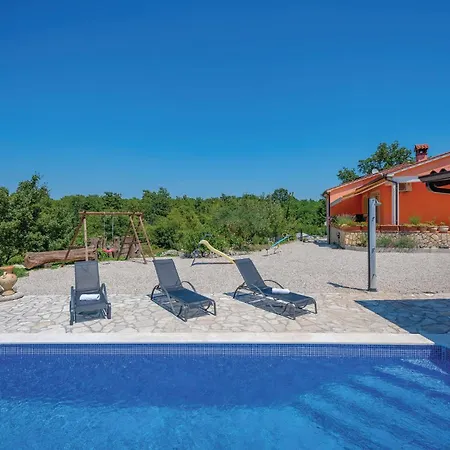 3 Bedroom Awesome In Holiday home *