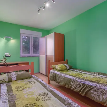 3 Bedroom Awesome In *