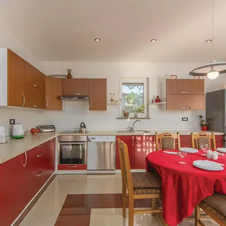 3 Bedroom Awesome In Holiday home